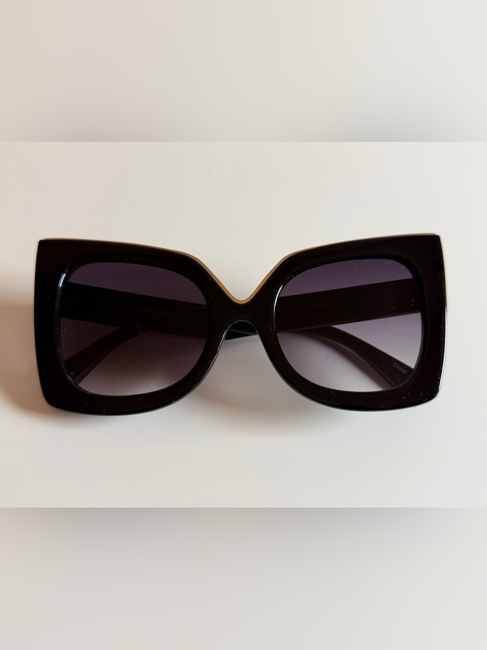 Women's Oversized Black Square Sunglasses - Chic UV Shades